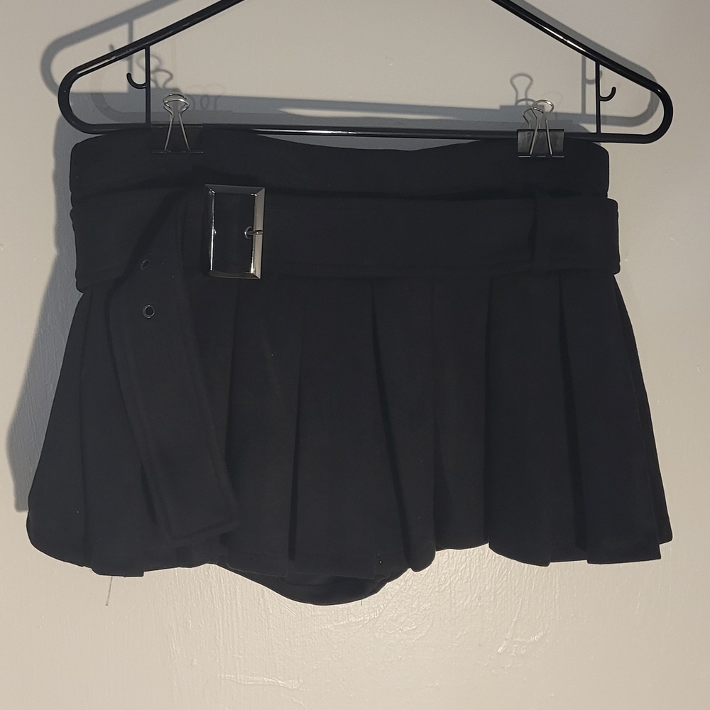 Haute Monde Elegant Black Pleated Mini Skirt